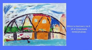 Na niebieskim tle umieszczono pracę plastyczną z podpisem "Wiktoria Hartowicz lat 8 SP w Ostaszewie - wyróżnienie".