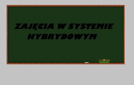 Grafika przedstawia tablicę szkolną z napisem "ZAJĘCIA W SYSTEMIE HYBRYDOWYM".
