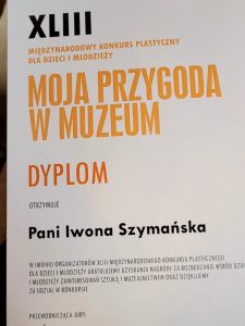 Zdjęcie dyplomu otrzymanego przez naszą nauczycielkę Panią Iwonę Szymańską w 43 międzynarodowym konkursie plastyxcznym dla dzieci i młodzieży "MOJA PRZYGODA W MUZEUM" za udział w konkursie.