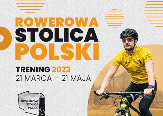Fragment plakatu z napisem "ROWEROWA STOLICA POLSKI TRENING 2023 21 MARCA - 21 MAJA". Obok napisu zdjęcie mężczyzny jadącego na rowerze.