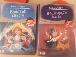 Zdjęcie okładek dwóch książek Barbary Supeł zatytułowanych: "Słoiczek strachu" oraz "Brakująca karta".