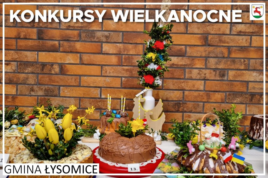 Zdjęcie przedstawia stół z ustawionymi dekoracjami i wypiekami wielkanocnymi. Wokół zdjęcia biała ramka z logo gminy umieszczonym w prawym górnym rogu oraz napisem "GMINA ŁYSOMICE" w lewym dolnym rogu. Pod ramką u góry biały napis "KONKURSY WIELKANOCNE",.