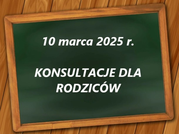 Na brązowym tle ustawiona pod lekkim skosem tablica w drewnianej ramce. Na tablicy widoczny jest biały napis "10 marca 2025 r. konsultacje dla rodziców".