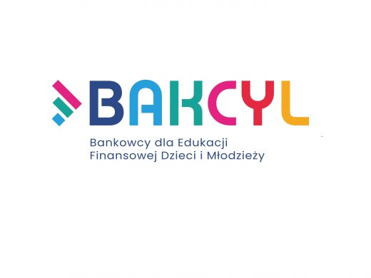 Na białym tle kolorowy napis "BAKCYL" a pod nim szary zapisany mniejszą czcionką: "Bankowcy Dla Edukacji Finansowej Dzieci i Młodzieży"