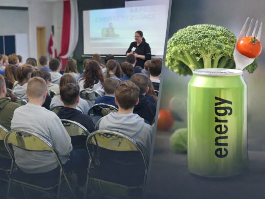 Grafika przedstawiająca spotkanie edukacyjne w szkole: uczniowie klas IV–VIII siedzący w sali podczas prelekcji prowadzonej przez przedstawicielkę sanepidu oraz symboliczne zestawienie napoju energetycznego z warzywami, nawiązujące do tematu zdrowego odżywiania.