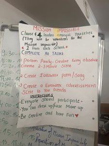 Kartka z instrukcjami zadania „Mission Impossible” dotyczącymi pracy grupowej podczas zajęć EuroWeek.