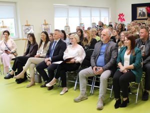 Publiczność zgromadzona podczas gali rozdania nagród. W pierwszych rzędach siedzą organizatorzy, zaproszeni goście oraz uczestnicy wydarzenia.
