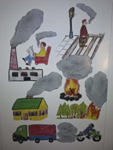 Praca plastyczna przedstawiająca różne źródła zanieczyszczenia powietrza, między innymi dym z kominów, papierosy, spalanie odpadów oraz spaliny pojazdów.